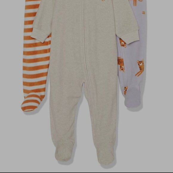 🔥Any 2 items for $20🔥 NWOT 3 pajamas- Microfleece footed zip-front - Picture 2 of 4